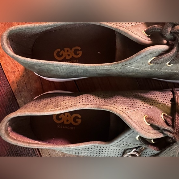 G By GUESS Baylee4 Lace Up Perforated Sneakers sz 11M - Picture 4 of 7